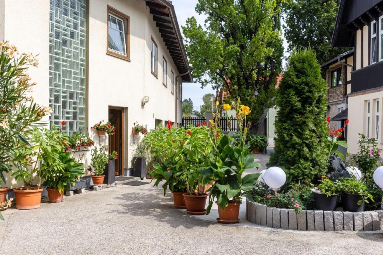 Апартаменти Haus Zu Den Zwei Eichen Перхтольдсдорф Екстер'єр фото